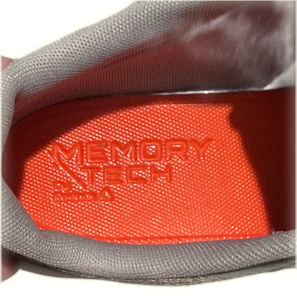 Woman’s Reebox - Picture 4 of 5